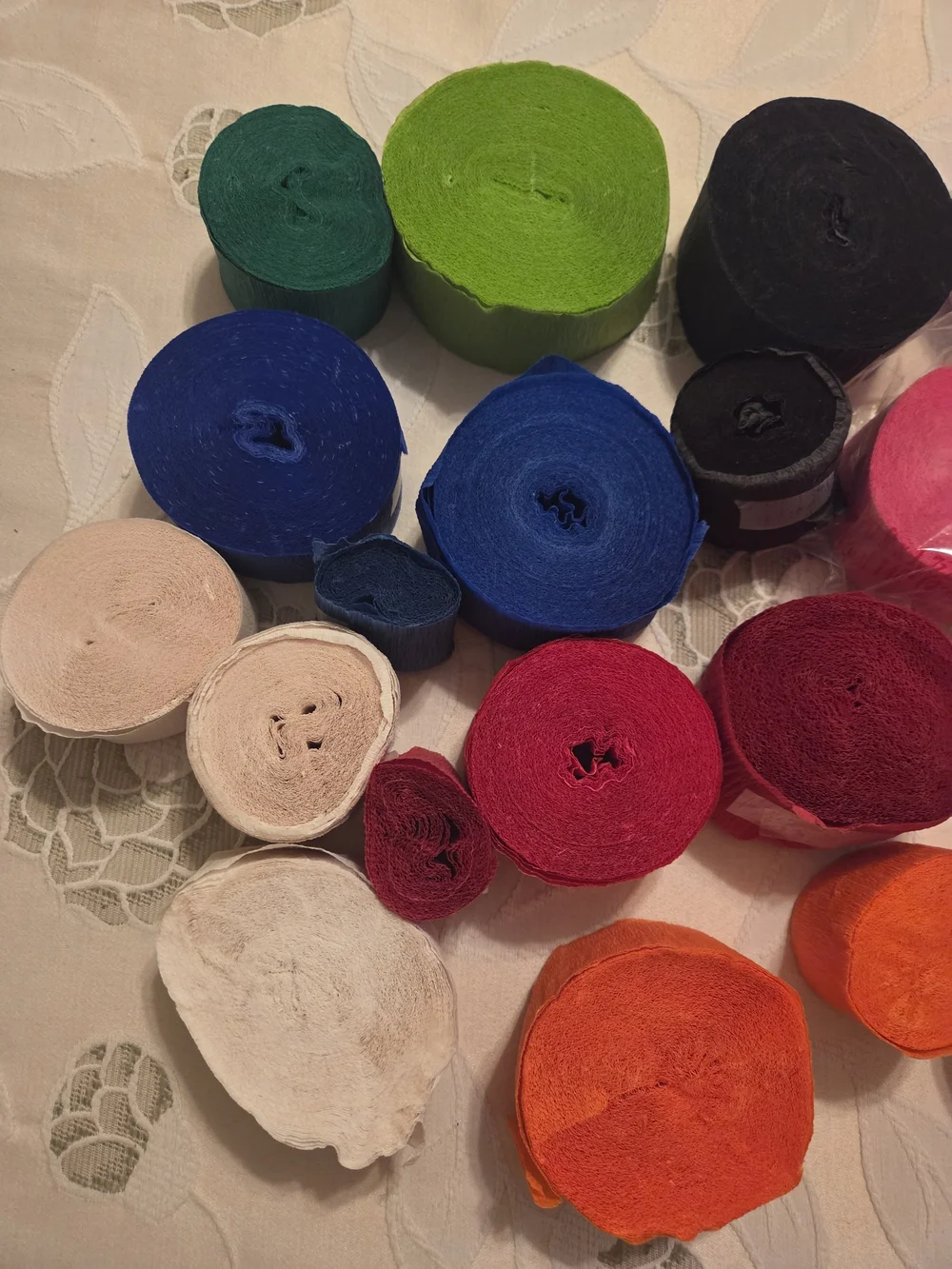Assorted Crepe Streamer Rolls - Multicolor Party Pack